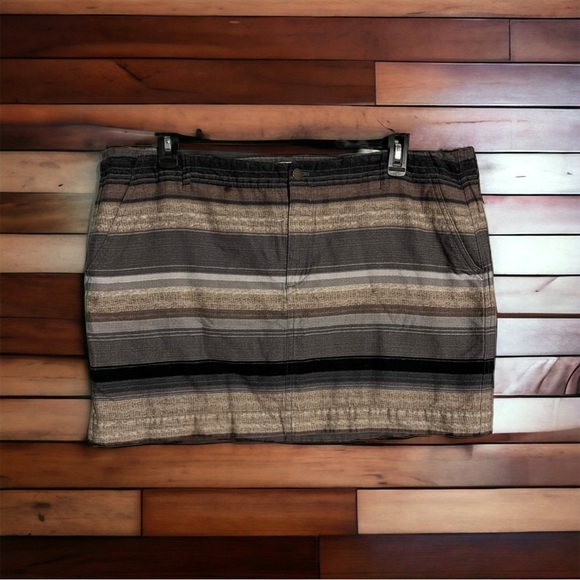 Adorable Striped Mini Skirt with pockets 18 - Picture 1 of 6